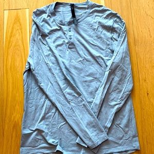 Like NEW Men’s Large Lululemon long sleeve Henley. Very soft!
